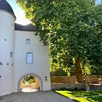 Charmantes Chateau Lichter - Burghaus * Liessem