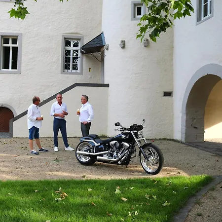 Charmantes Chateau Lichter - Burghaus Liessem