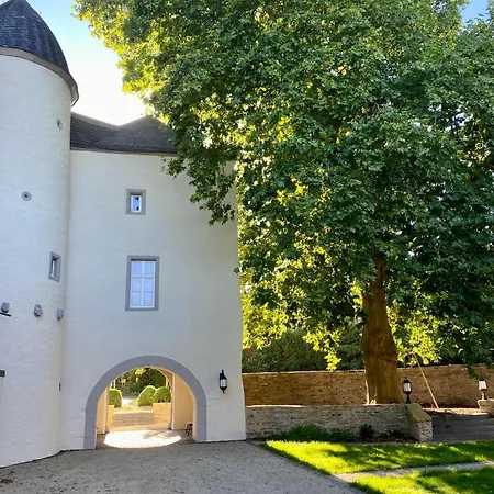 Charmantes Chateau Lichter - Burghaus * Liessem