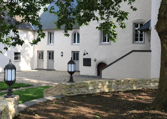 Charmantes Chateau Lichter - Burghaus Villa Liessem