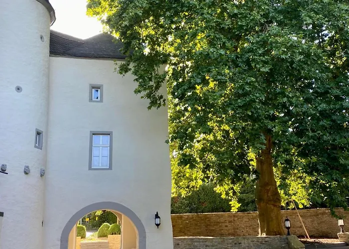 Charmantes Chateau Lichter - Burghaus * Liessem