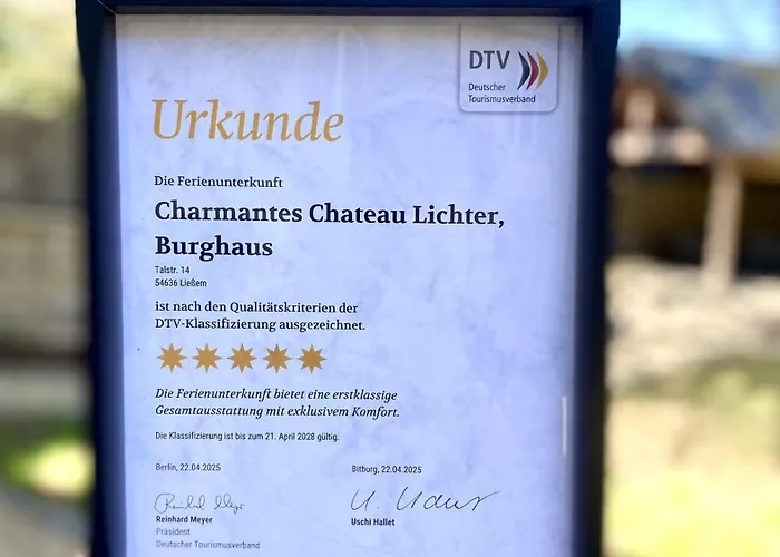 Charmantes Chateau Lichter - Burghaus * Liessem
